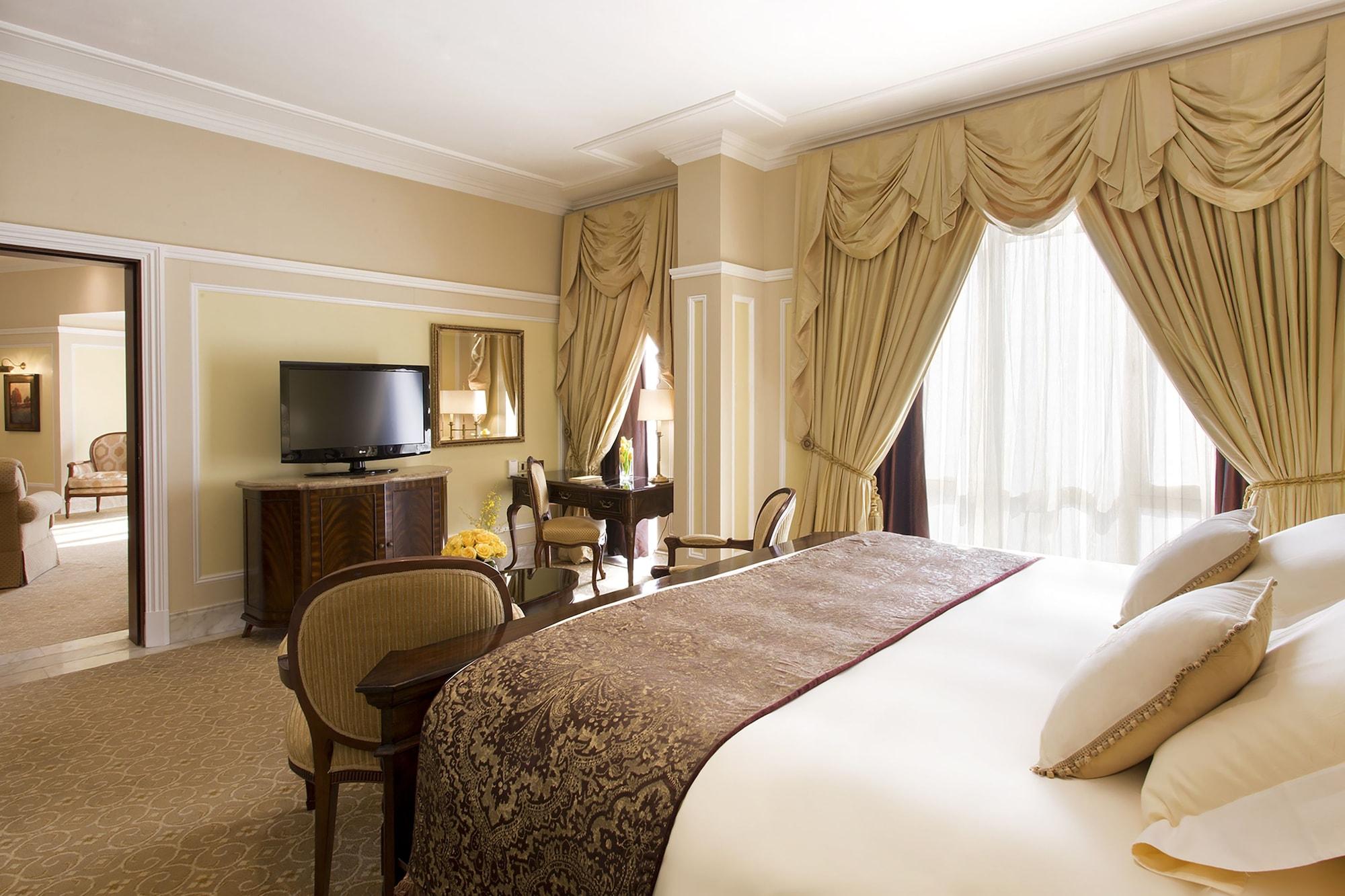 The Regency Hotel Kuwait Κουβέιτ Εξωτερικό φωτογραφία A bedroom at the hotel