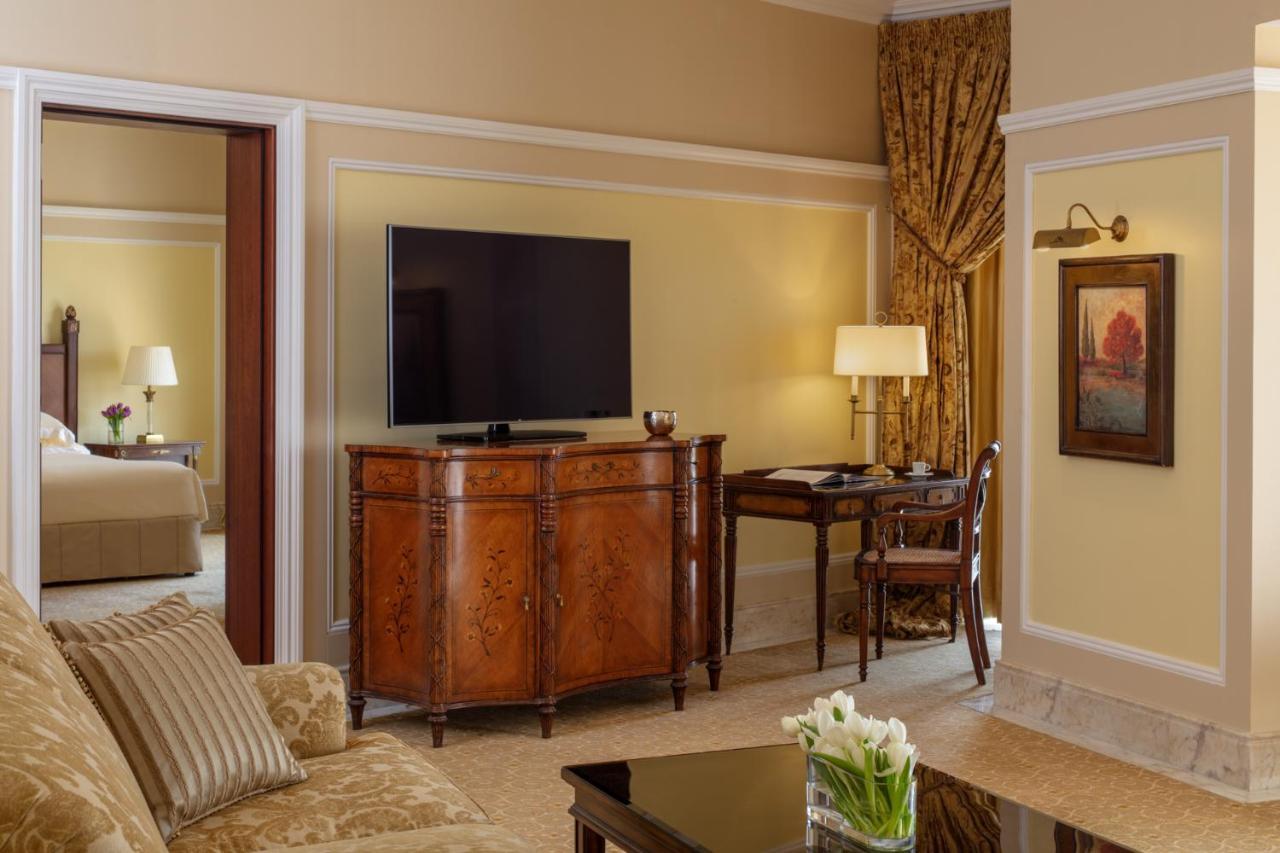 The Regency Hotel Kuwait Κουβέιτ Εξωτερικό φωτογραφία A suite at the Ritz-Carlton, Boston