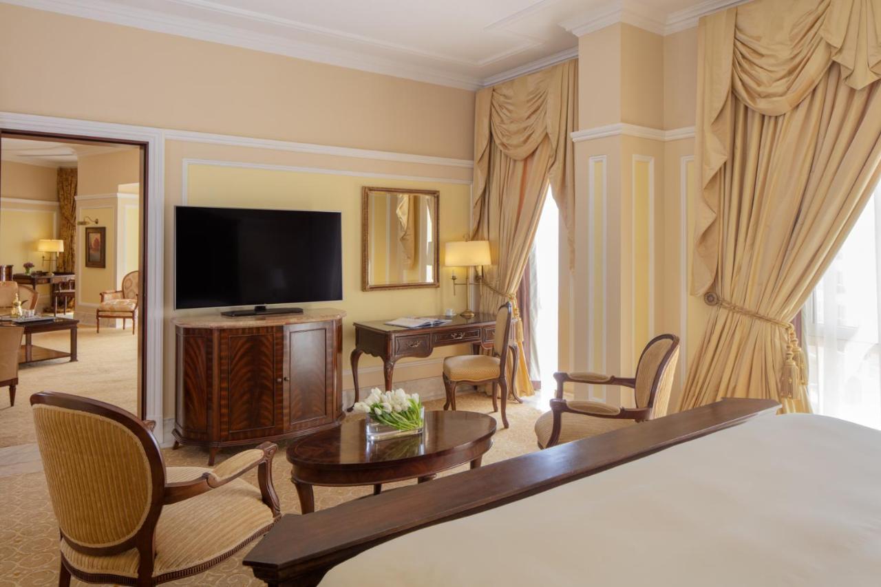 The Regency Hotel Kuwait Κουβέιτ Εξωτερικό φωτογραφία Suite at the hotel