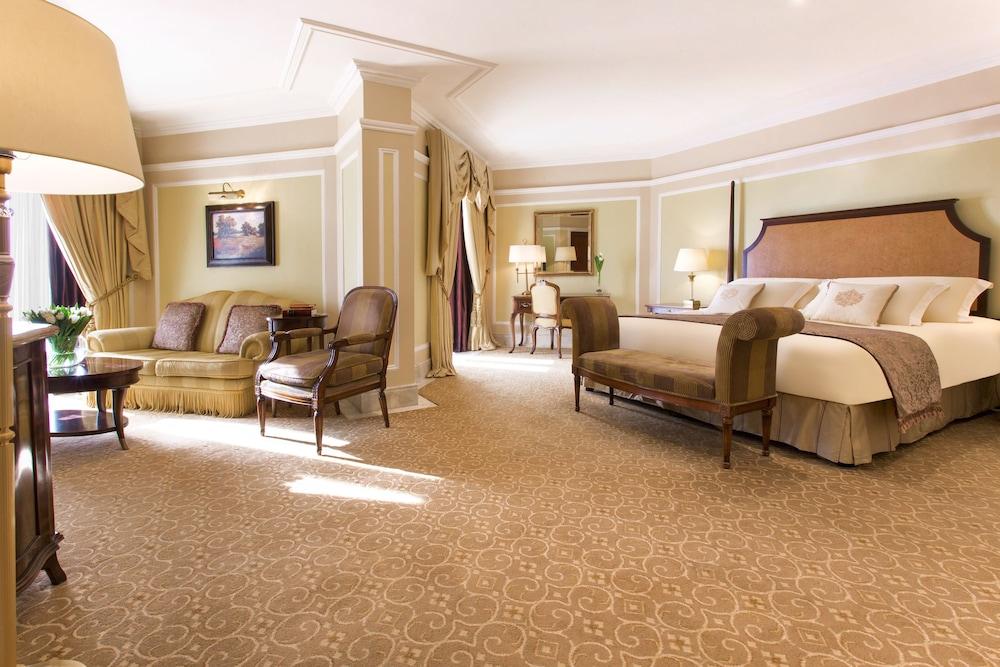 The Regency Hotel Kuwait Κουβέιτ Εξωτερικό φωτογραφία A suite at the Waldorf Astoria New York