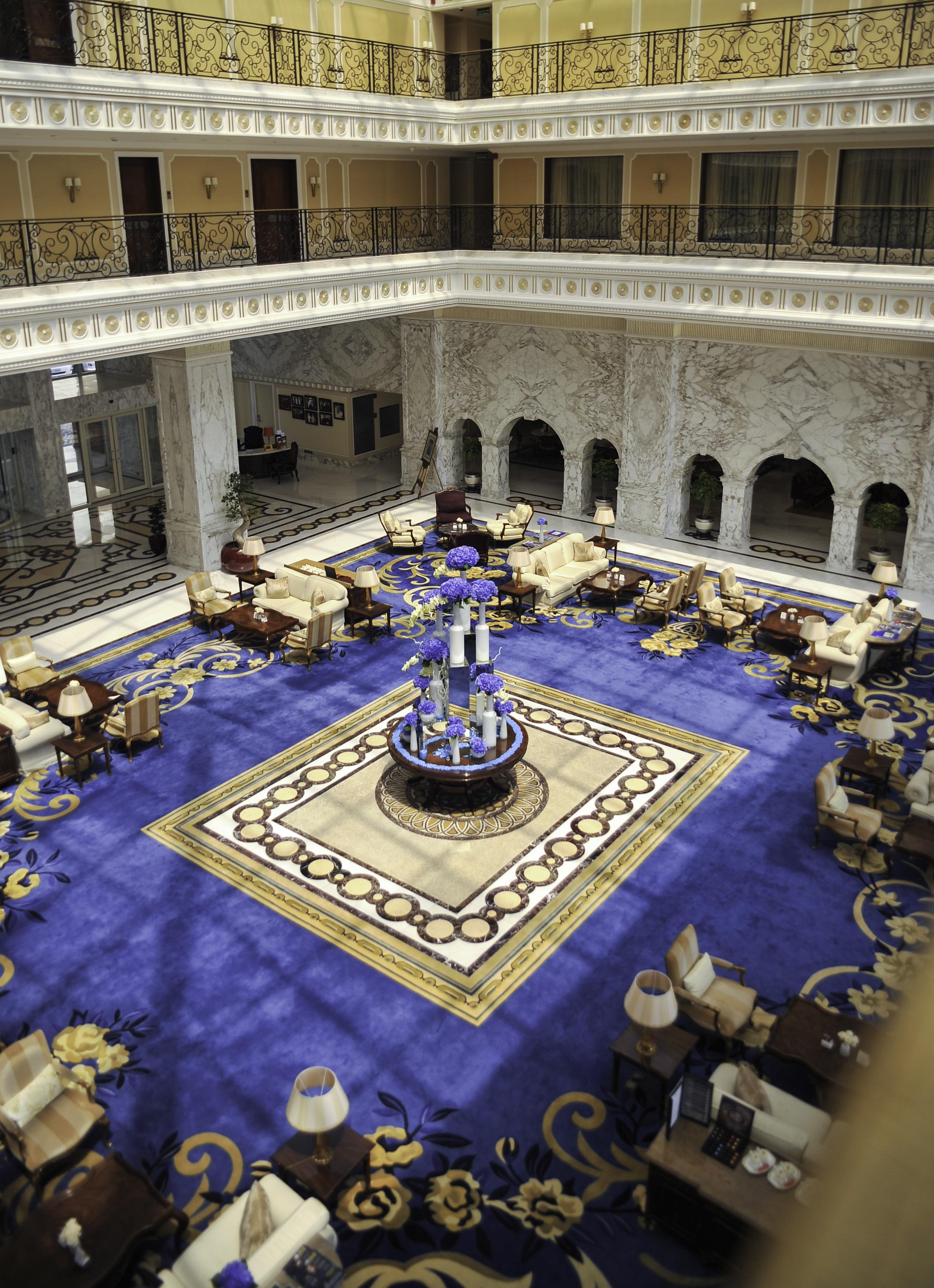 The Regency Hotel Kuwait Κουβέιτ Εξωτερικό φωτογραφία The lobby of the hotel