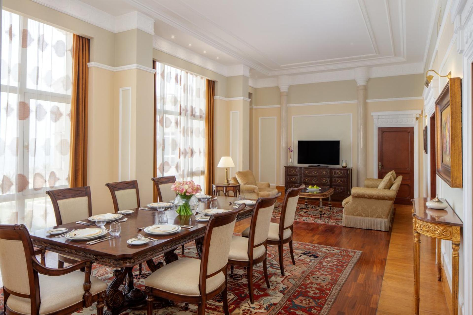 The Regency Hotel Kuwait Κουβέιτ Εξωτερικό φωτογραφία A suite at the hotel