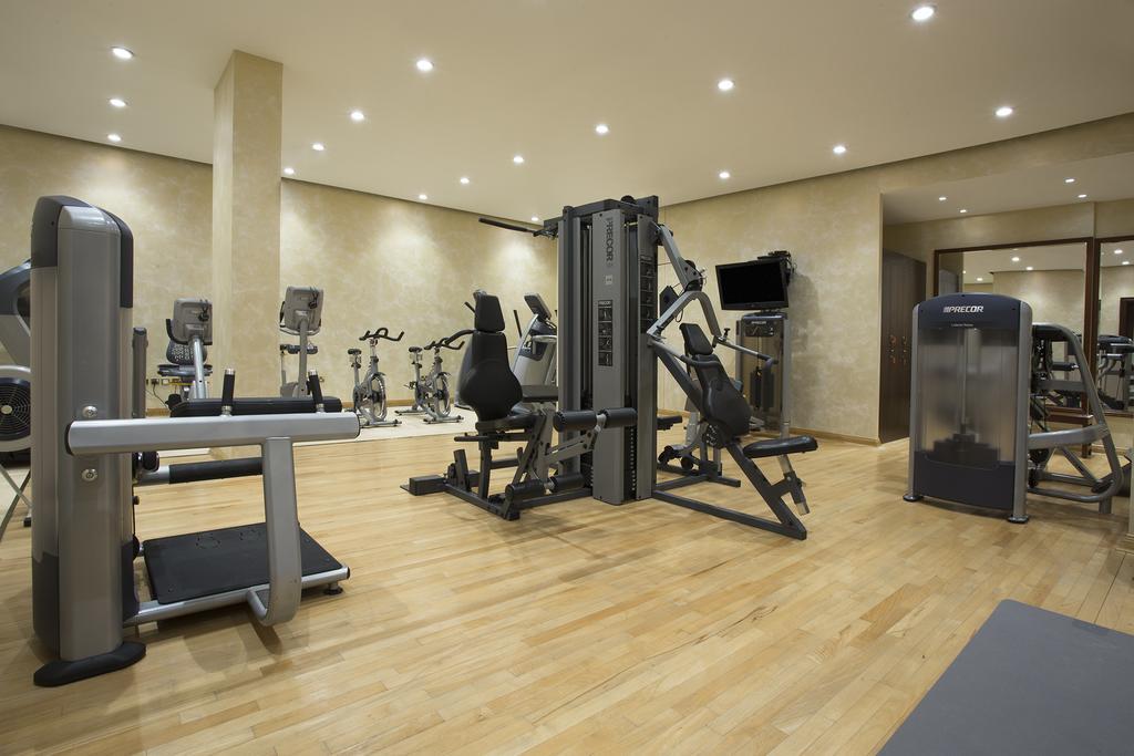 The Regency Hotel Kuwait Κουβέιτ Εξωτερικό φωτογραφία The gym at the hotel
