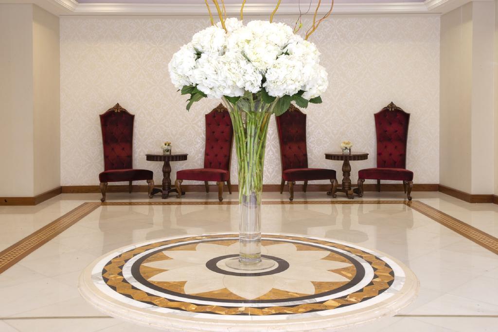 The Regency Hotel Kuwait Κουβέιτ Εξωτερικό φωτογραφία The lobby of the hotel